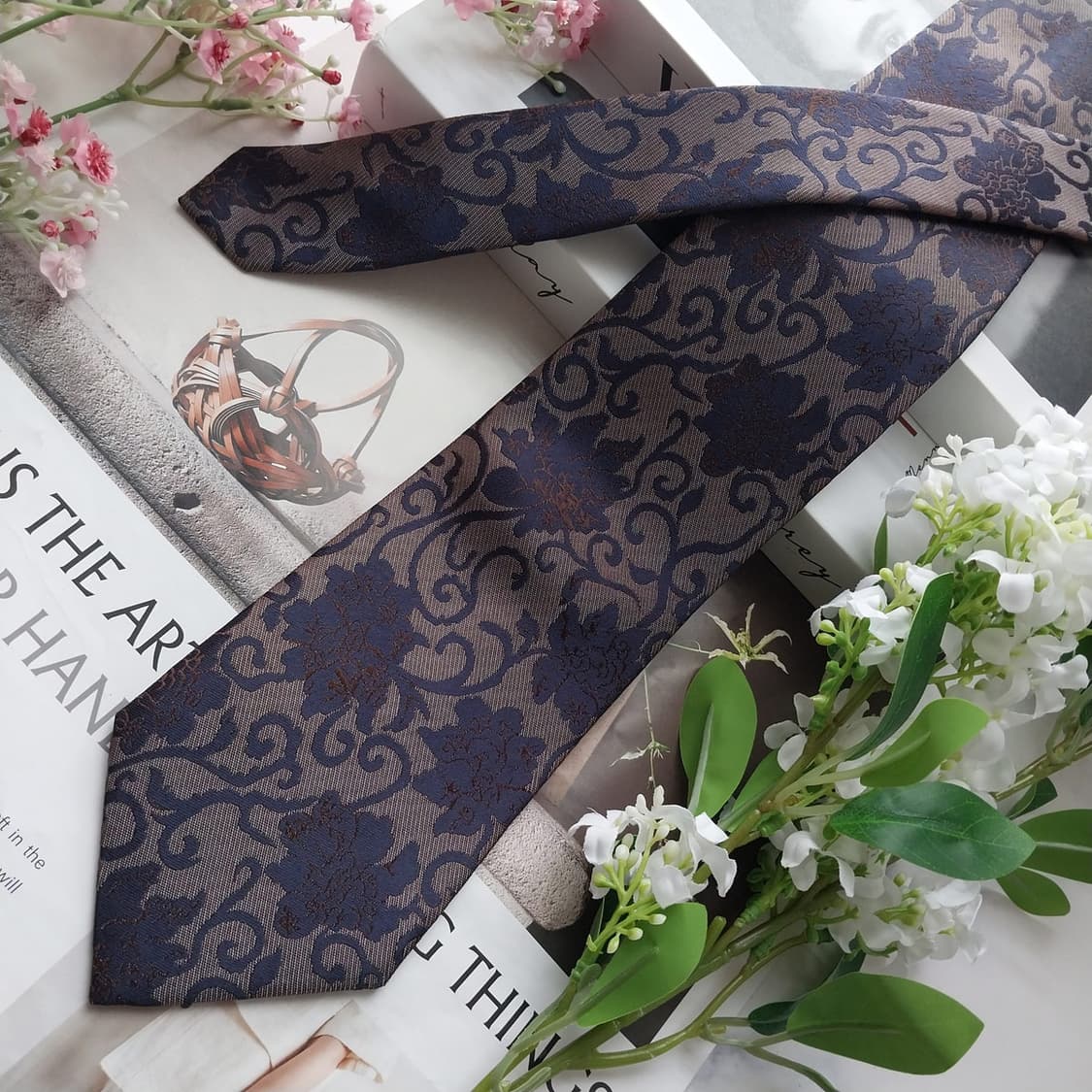 더반 실크 네이비 플라워 자카드 넥타이 9.4cm A+등급 K2311
 상품이미지3