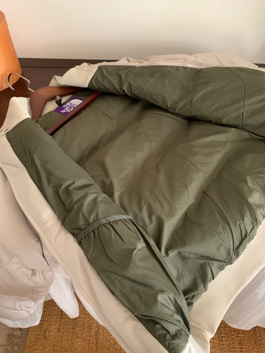 노스페이스 퍼플 로고 패딩 그레이 상품이미지6