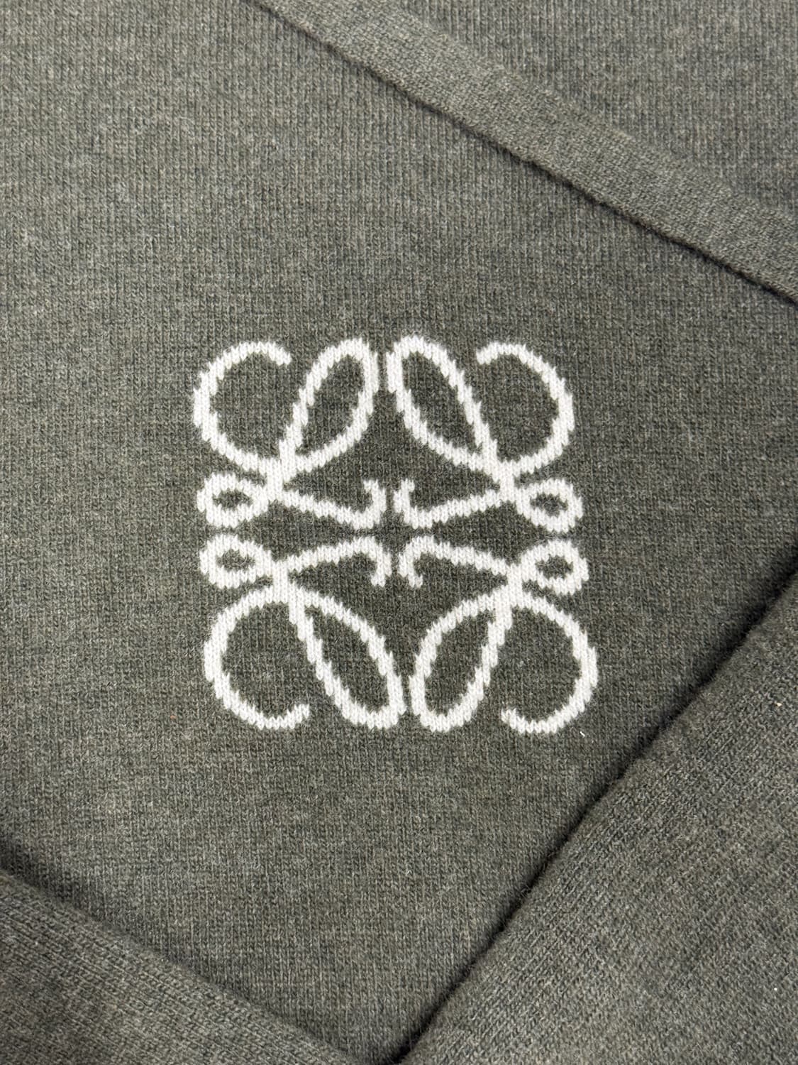 로에베 아나그램 울 후드 니트 카키 상품이미지3