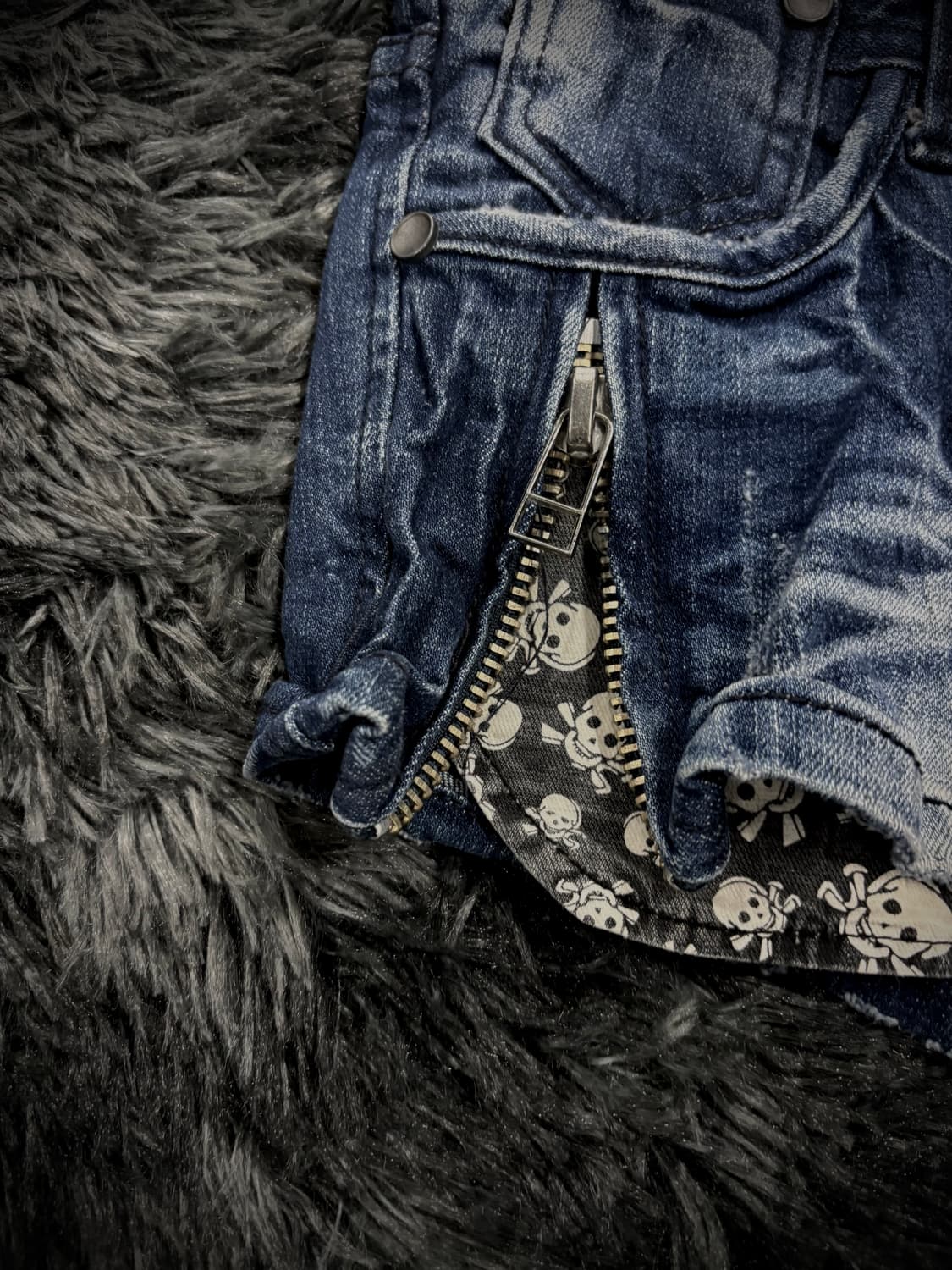 히든 스컬 지퍼디테일 중청 워싱 데님 숏팬츠 상품이미지4