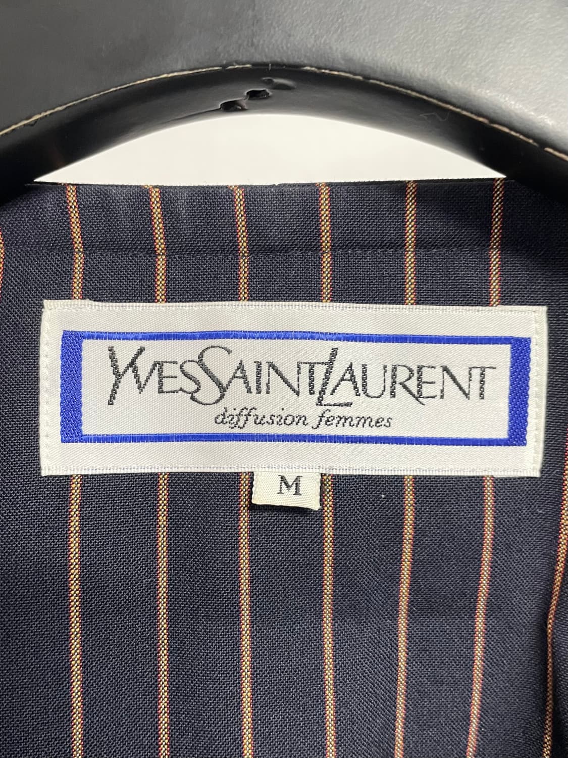 입생로랑 스트라이프 금장 브이넥 블레이저 (on.313)   상품이미지5