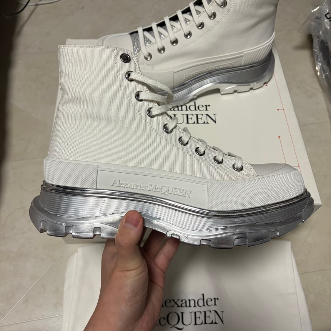 새상품(270)알렉산더맥퀸 트레드 슬릭 부츠 실버 화이트 상품이미지2