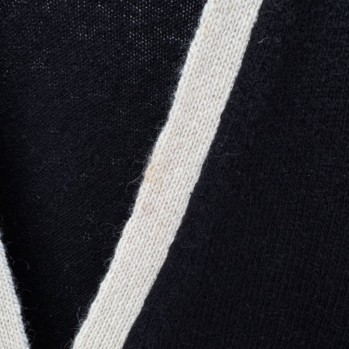 [5사이즈] 톰브라운 사선완장 모헤어 스티치 가디건 (MKC367B) 상품이미지6