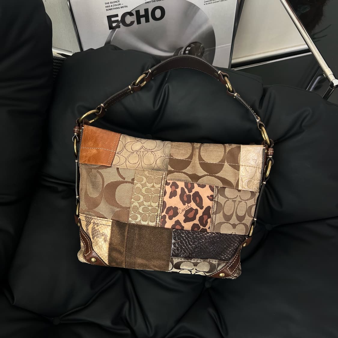 코치 칼리 멀티컬러 패치워크 숄더백 상품이미지2