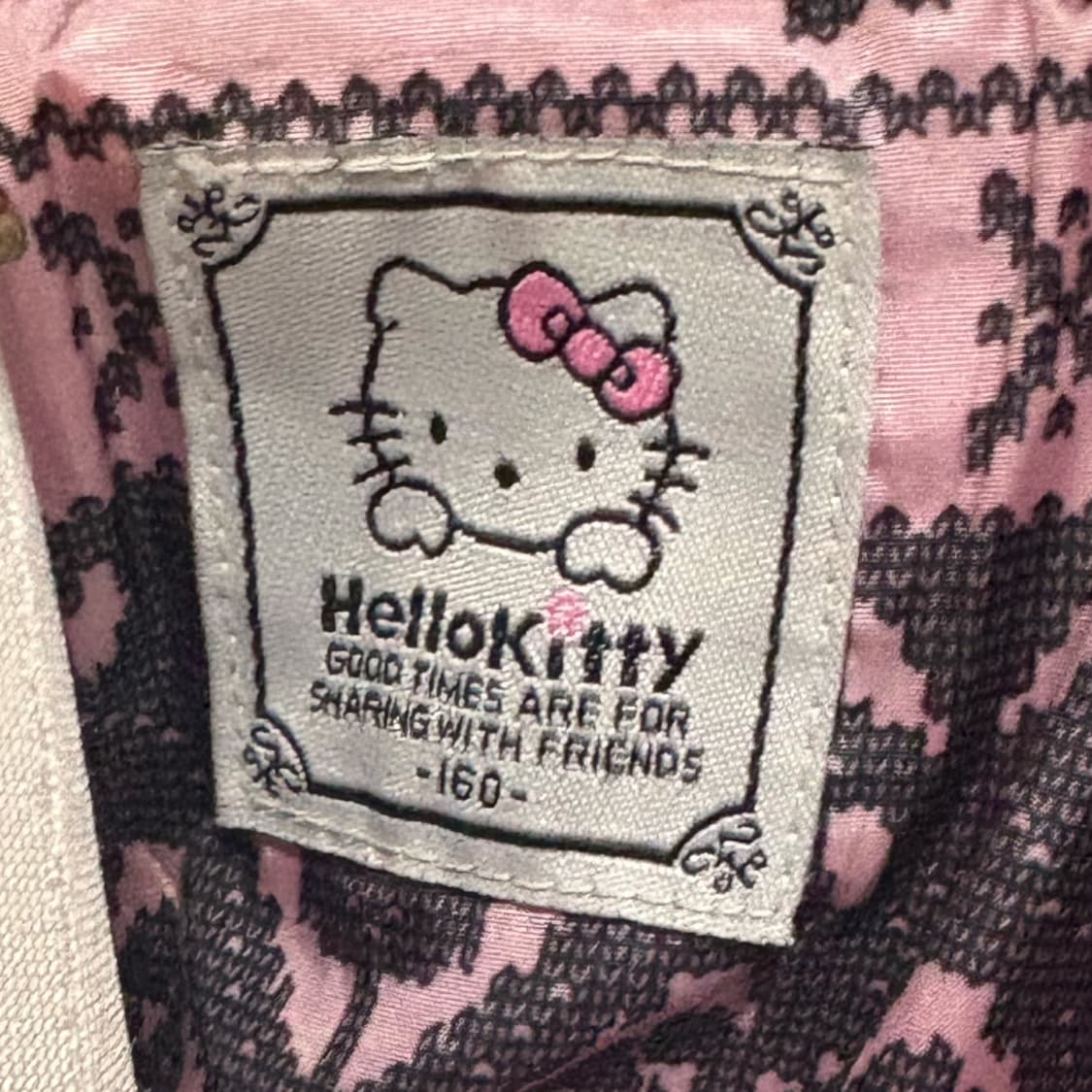 (이체시에눌) 고전키티 헬로키티 눈꽃 포인트 초코딸기맛 포인트 패딩 상품이미지4