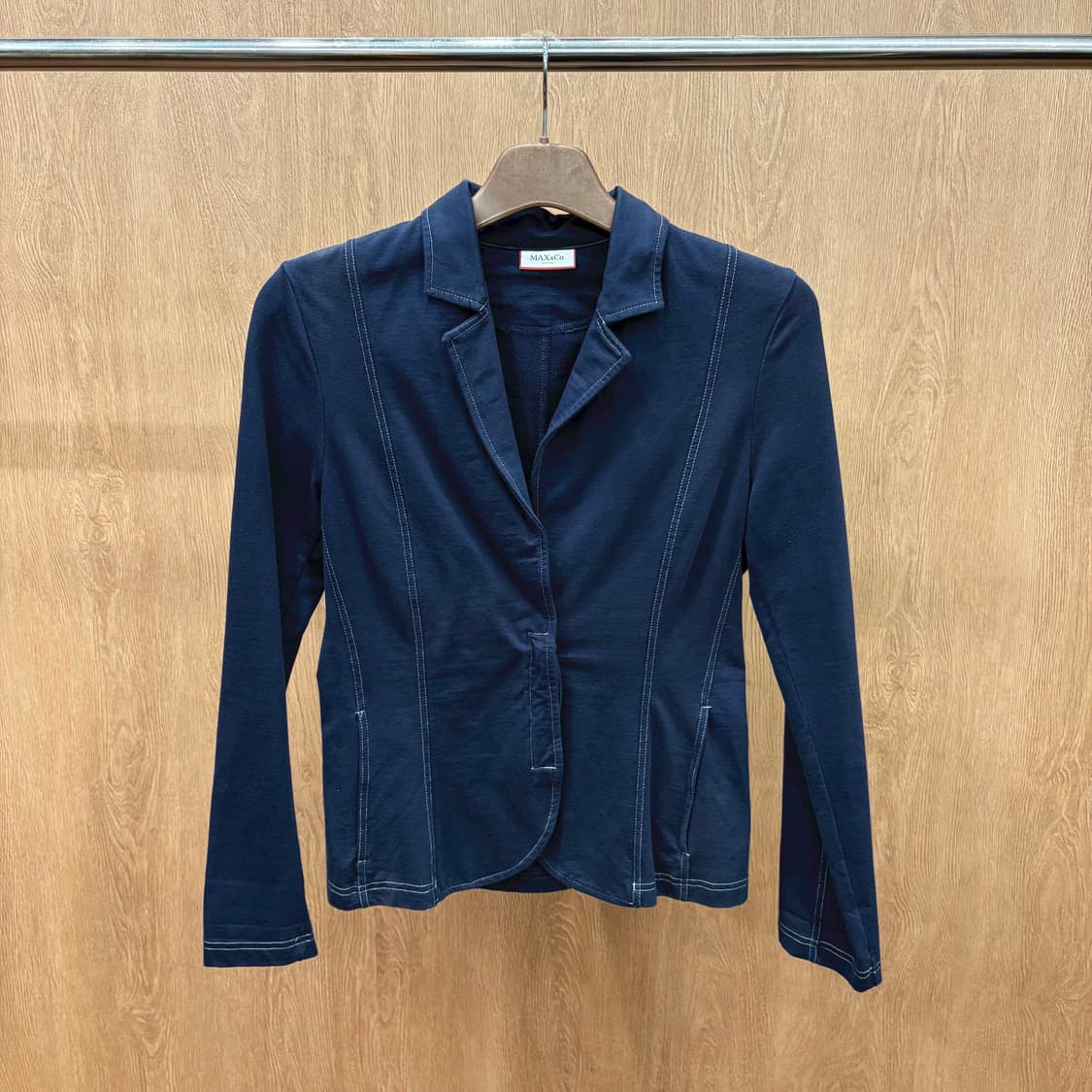 막스앤코 코튼 저지 테일러드 자켓 절개 라인 스티치 디테일 네이비 상품이미지2