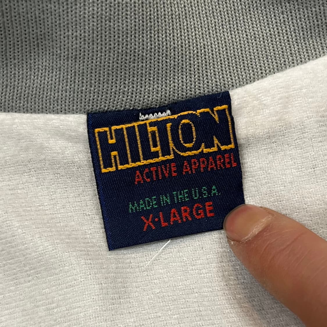 90s USA Hilton 나일론 바시티 (105)  상품이미지8