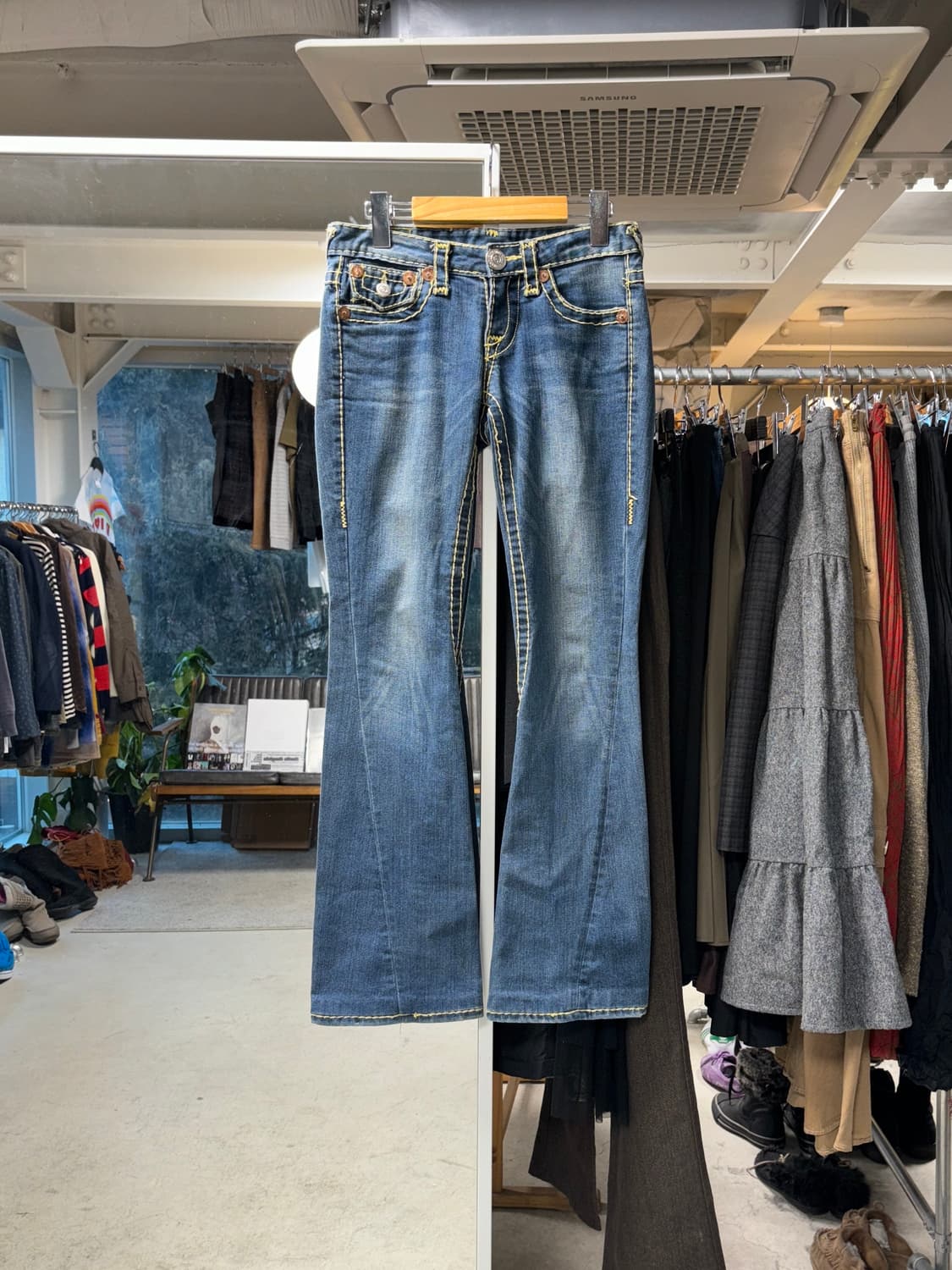 트루릴리전 부츠컷 데님팬츠 상품이미지1