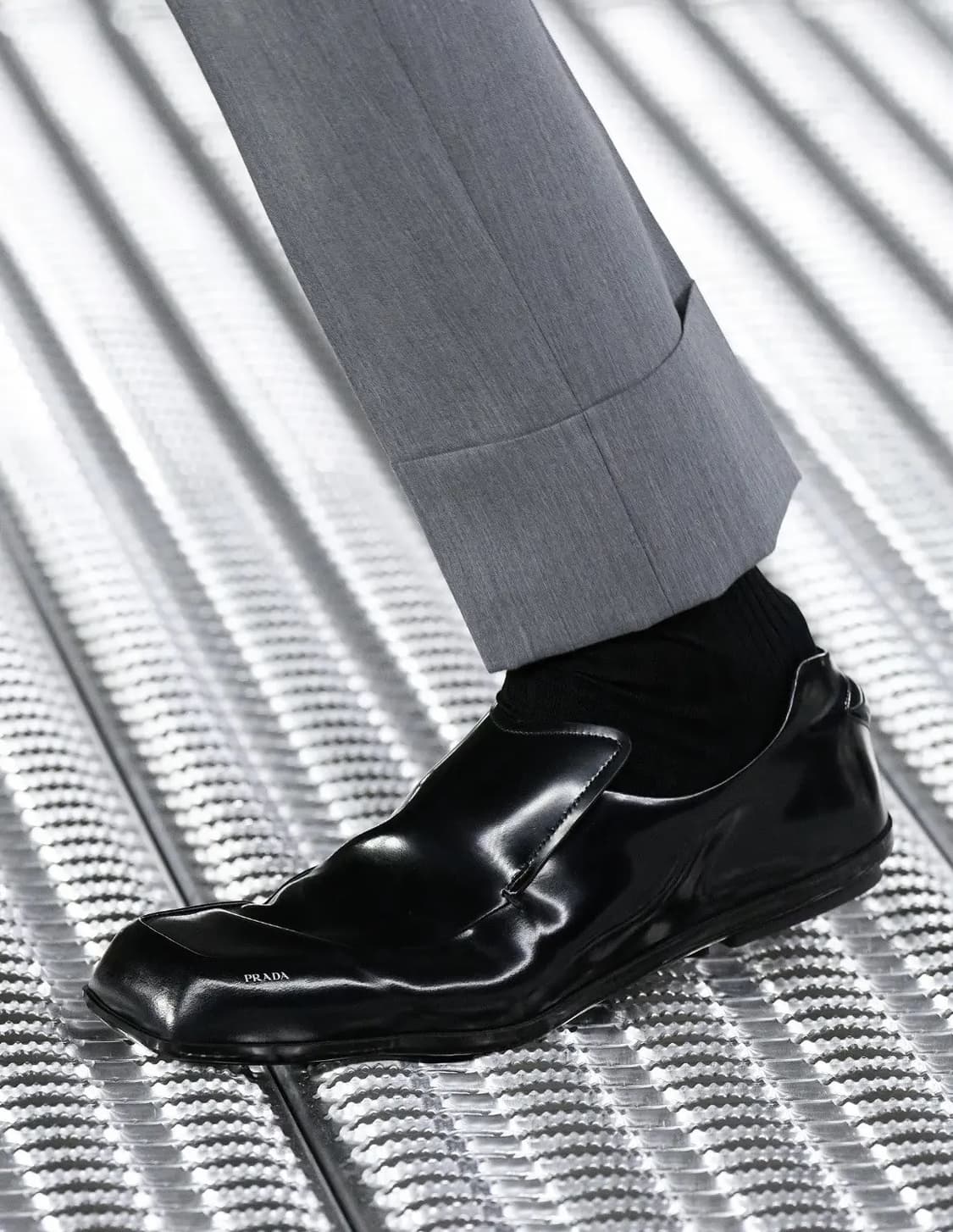 프라다 SS24 컬렉션 레이저 로퍼 상품이미지6