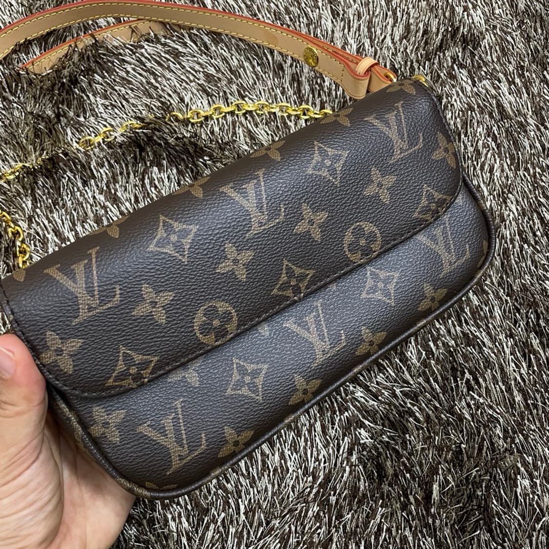 루이비통 Louis Vuitton 월릿 온 체인 아이비 모노그램 숄더백 상품이미지2