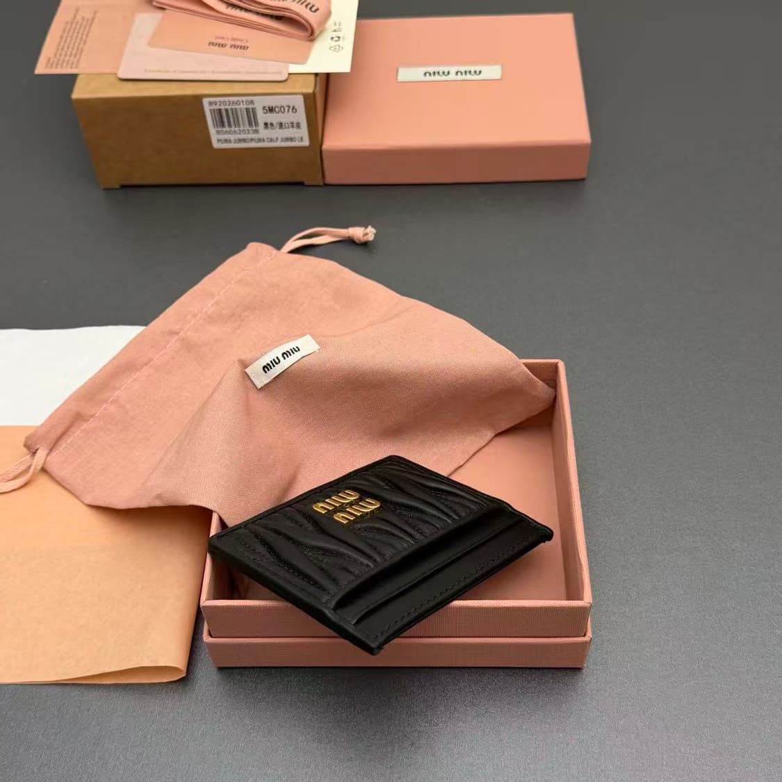 미우 미우 마테라쎄 나파 가죽 카드 홀더 블랙 상품이미지6