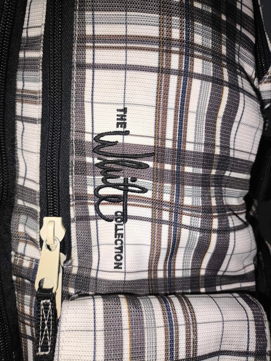 버튼 화이트 컬렉션 체크 멀티포켓 노트북 백팩 상품이미지3