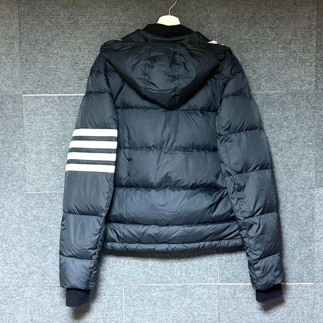 톰브라운 패딩 상품이미지2