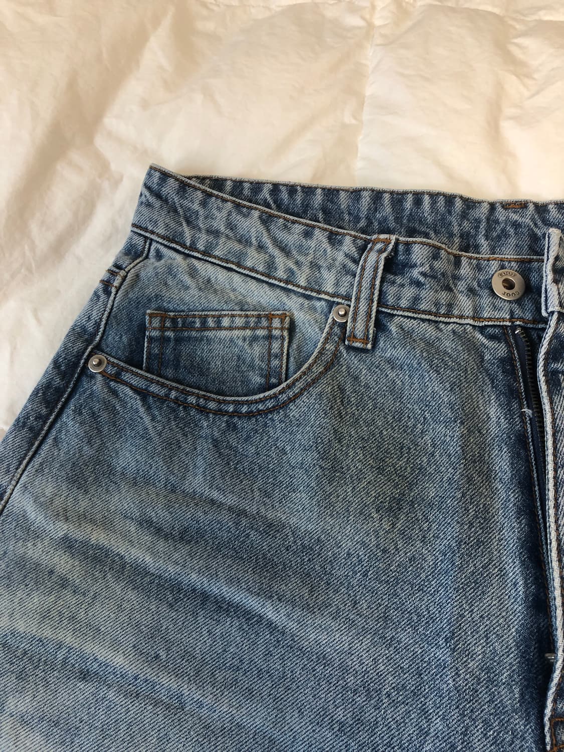쿠어 더스티 엠보 워시드 데님팬츠 상품이미지3