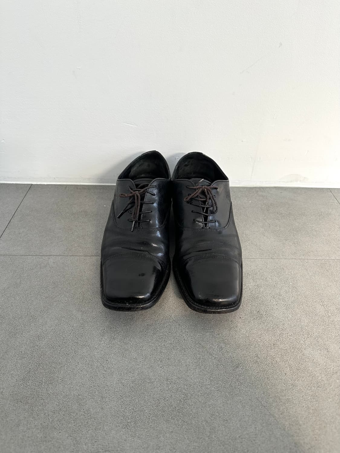 프라다 스퀘어토 블랙 레더 더비슈즈 상품이미지2