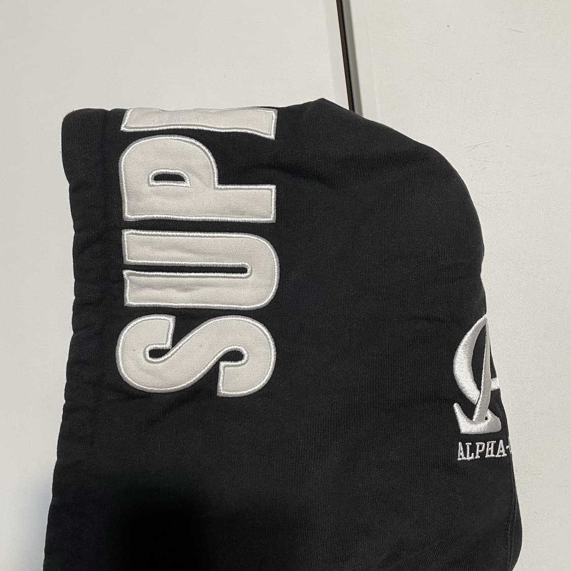 22FW 슈프림 US-NY 후드티 블랙 상품이미지2