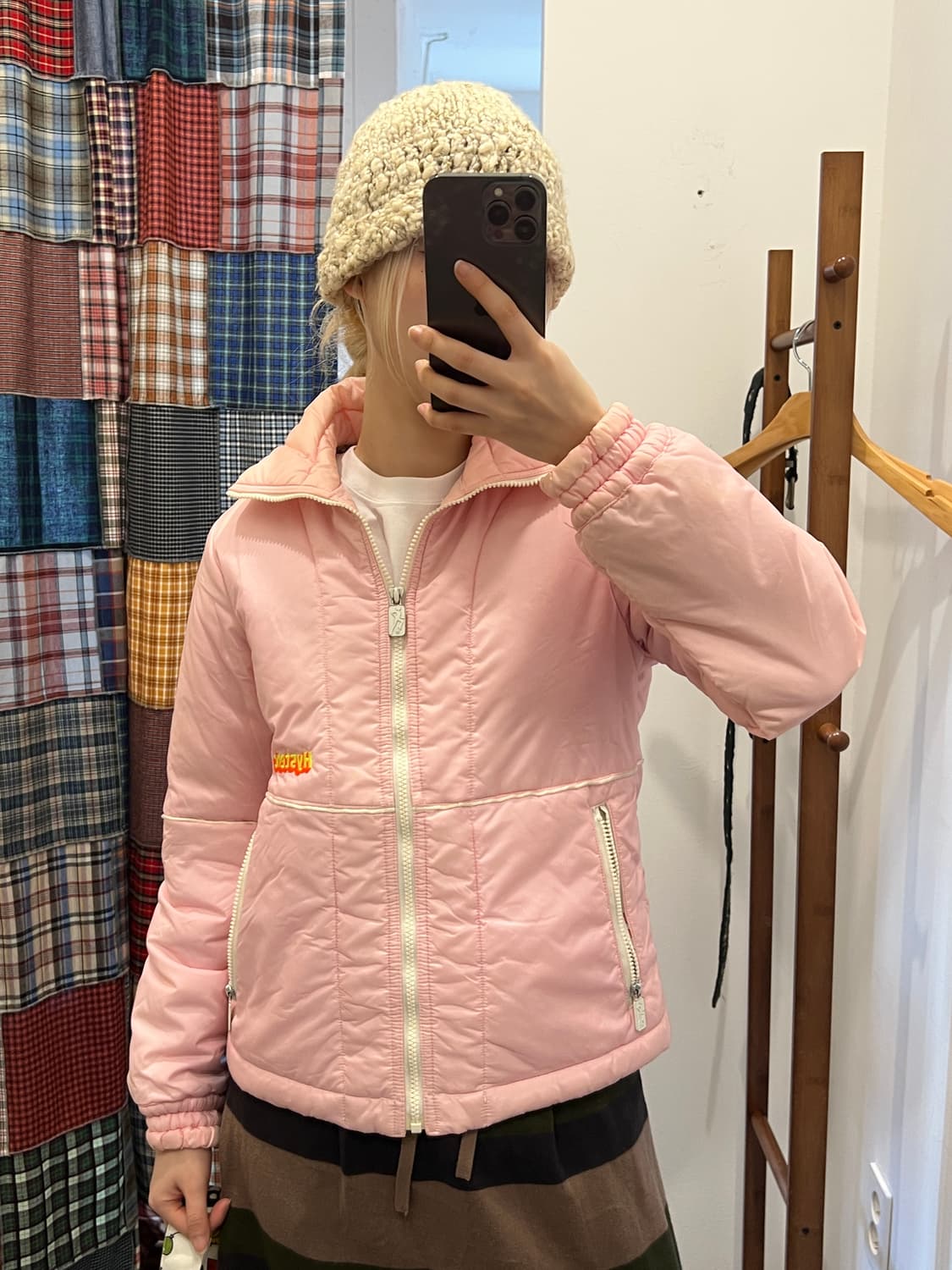 히스테릭글래머 딸기우유 로고 숏 패딩 상품이미지1