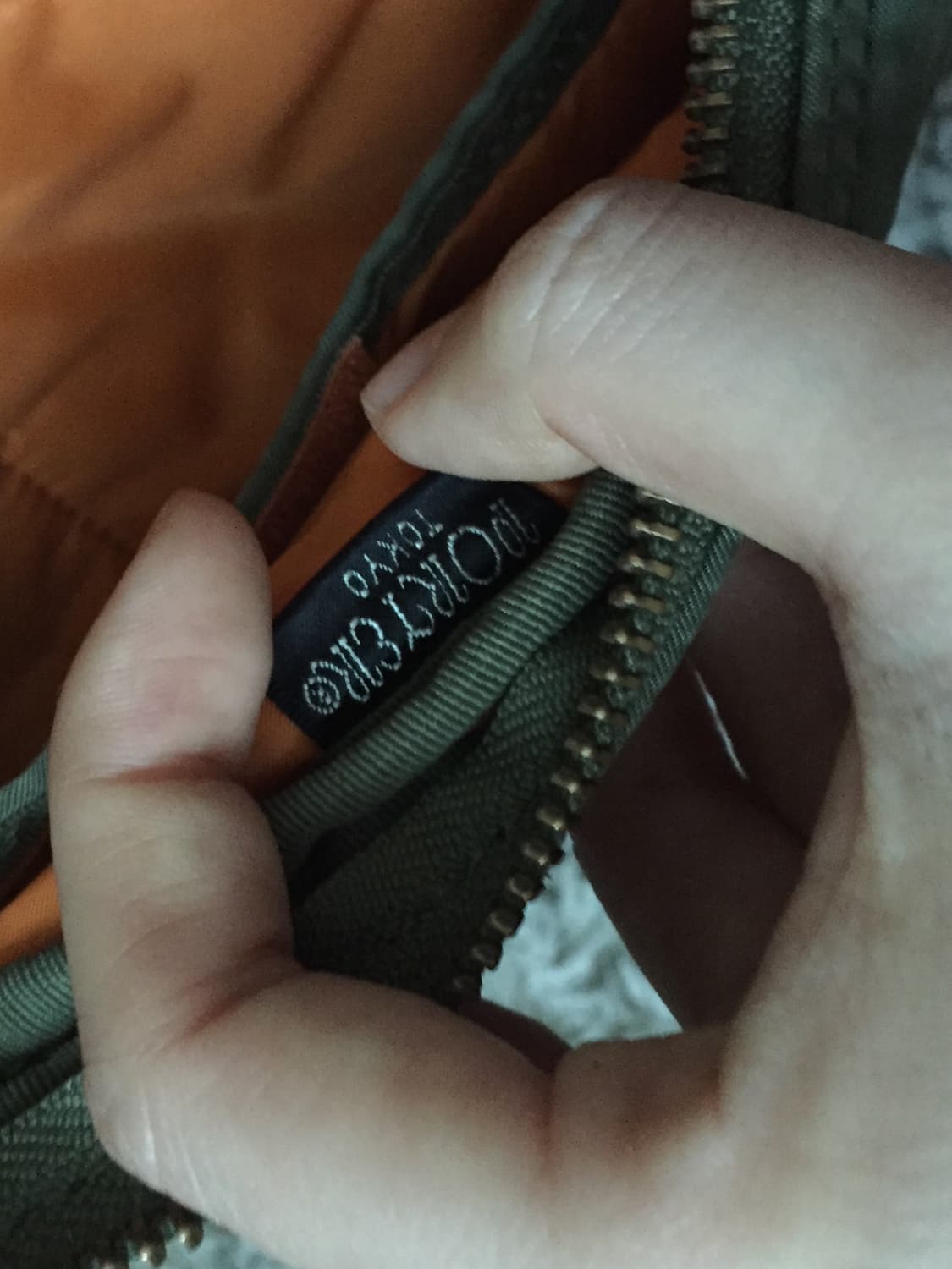 포터 탱커 숄더백 세이지그린 스몰사이즈 상품이미지7