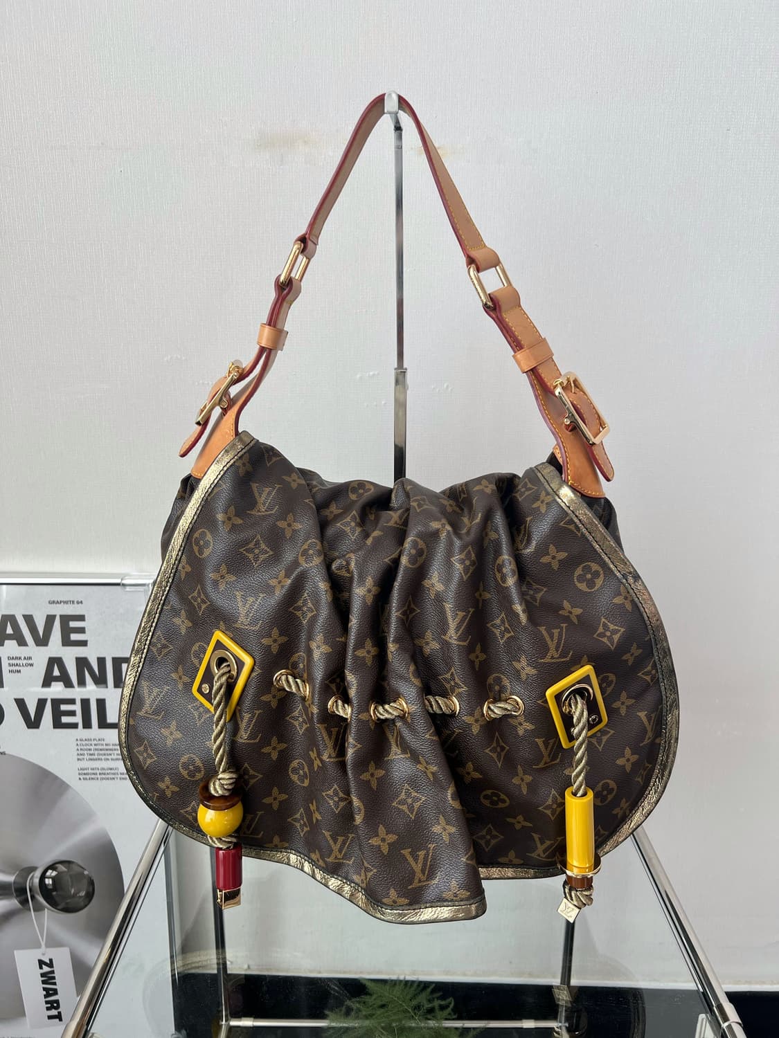 루이비통 모노그램 칼라하리 GM 리미티드 에디션 상품이미지4