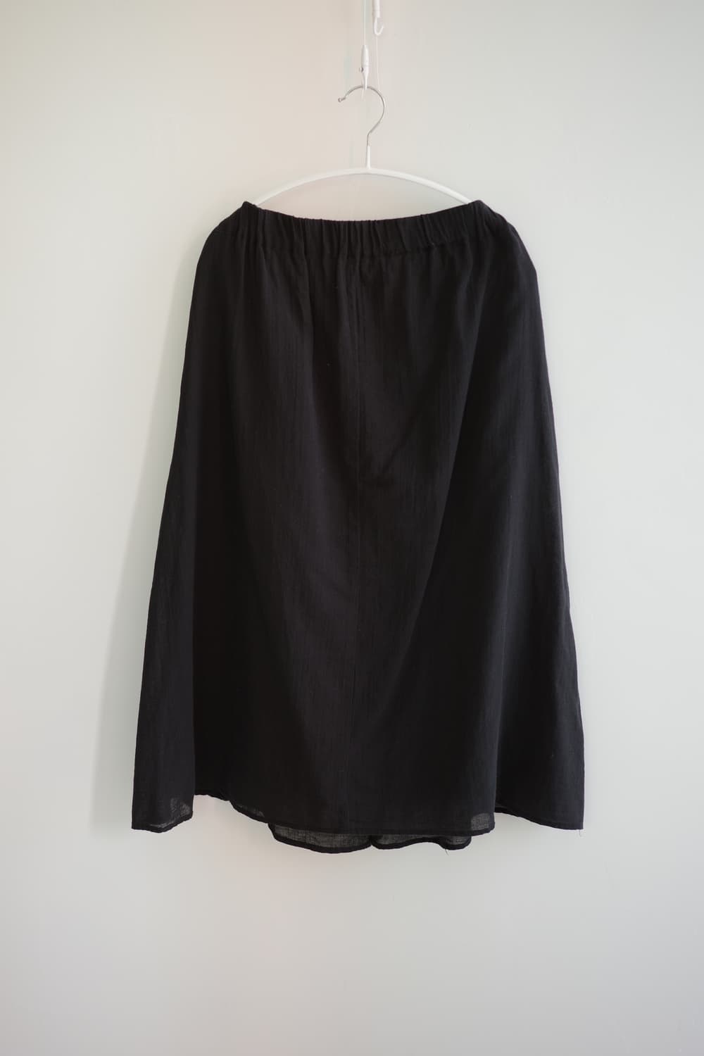 earth music • 블랙 아사 코튼 셔링 롱 스커트 상품이미지9