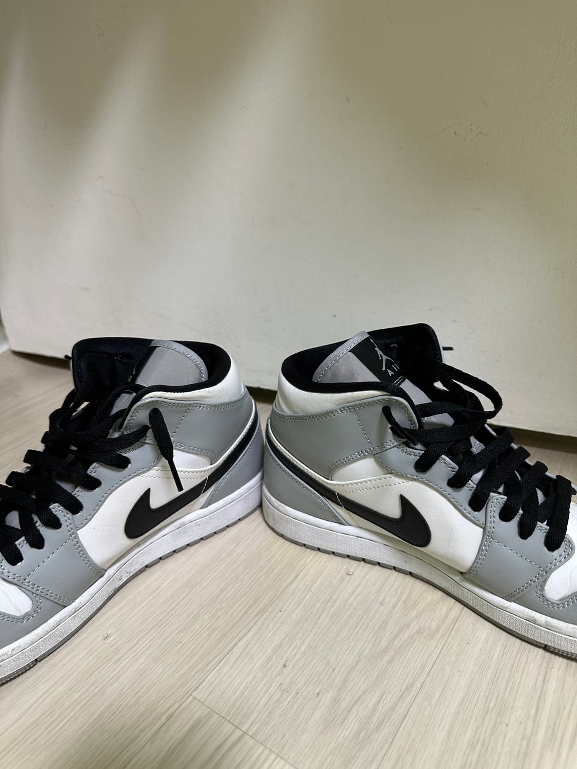 나이키 에어 조던1 미드 스모크 그레이 275 상품이미지3