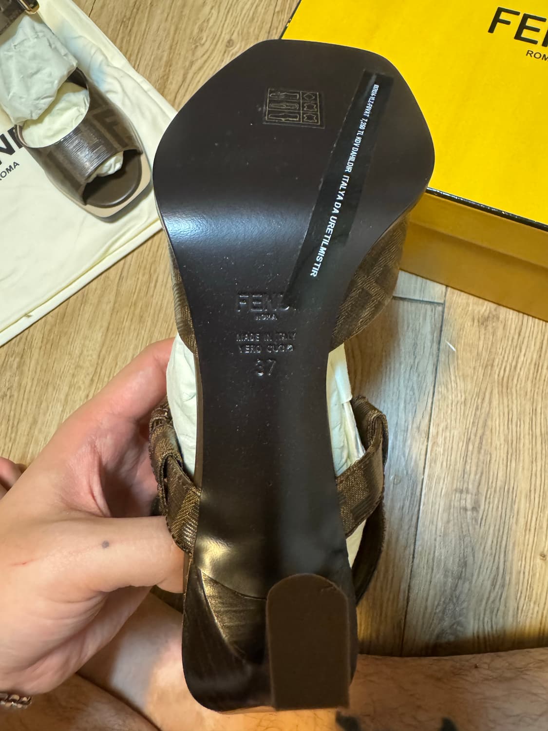 펜디 ff로고 샌들 37사이즈 상품이미지1