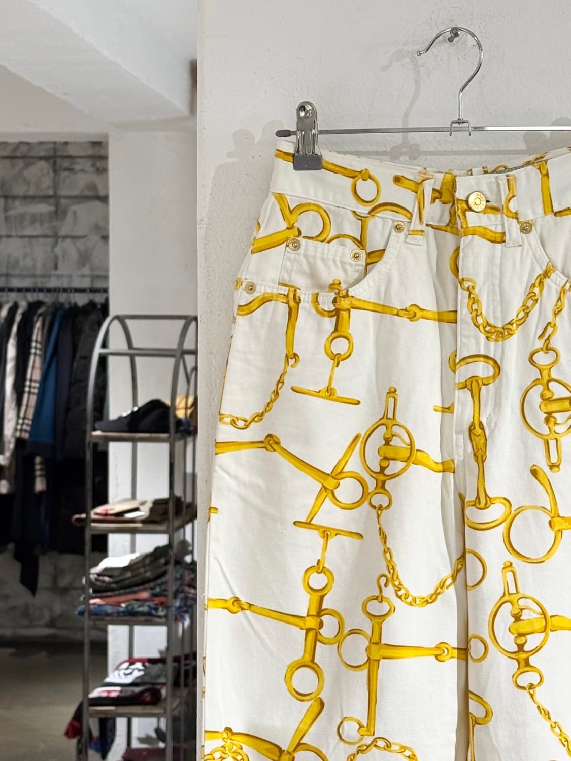 구찌 아이보리 홀스빗 체인 프린팅 데님 팬츠  상품이미지2