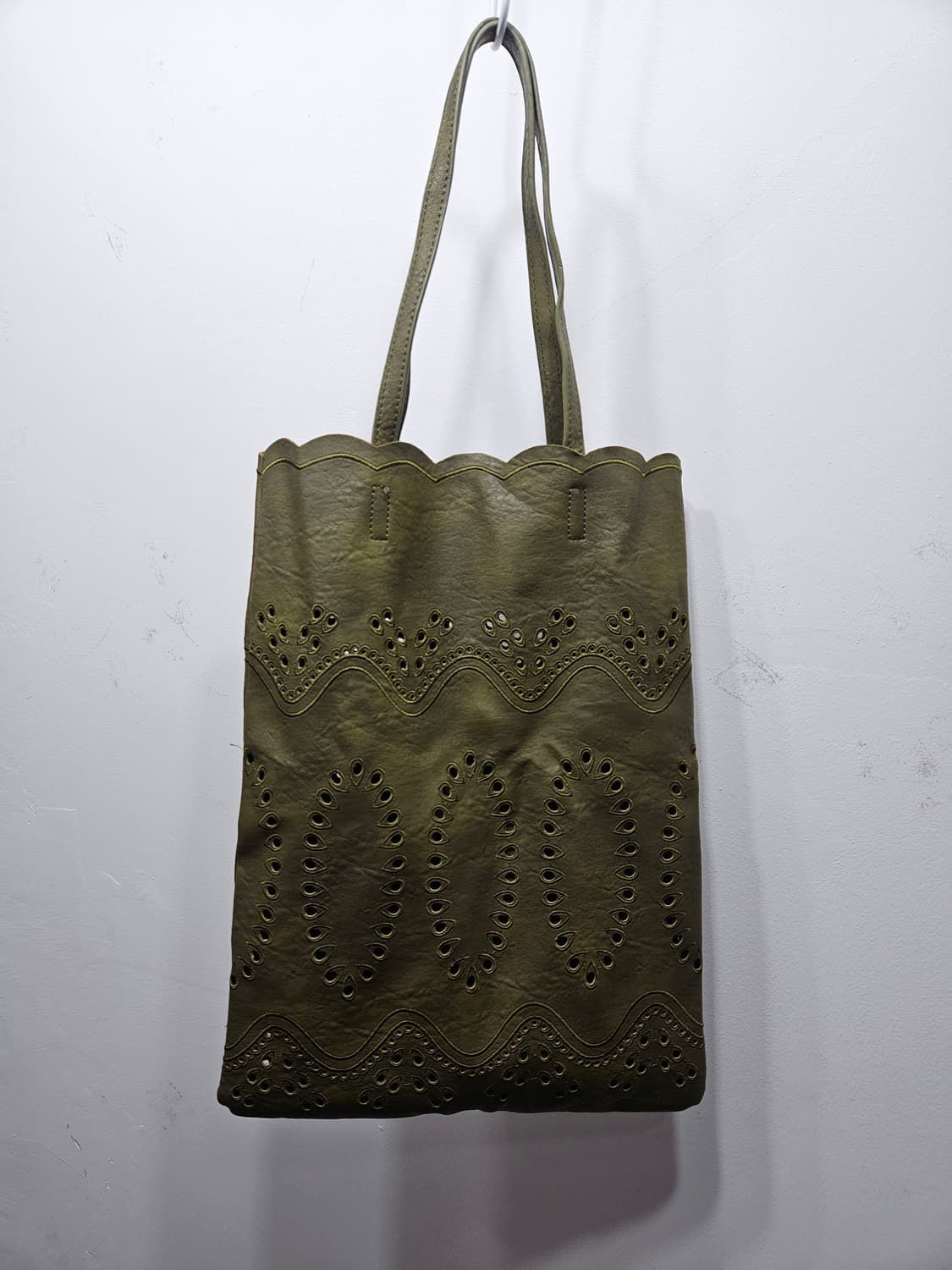 올리브그린 펀칭 토드백 상품이미지7
