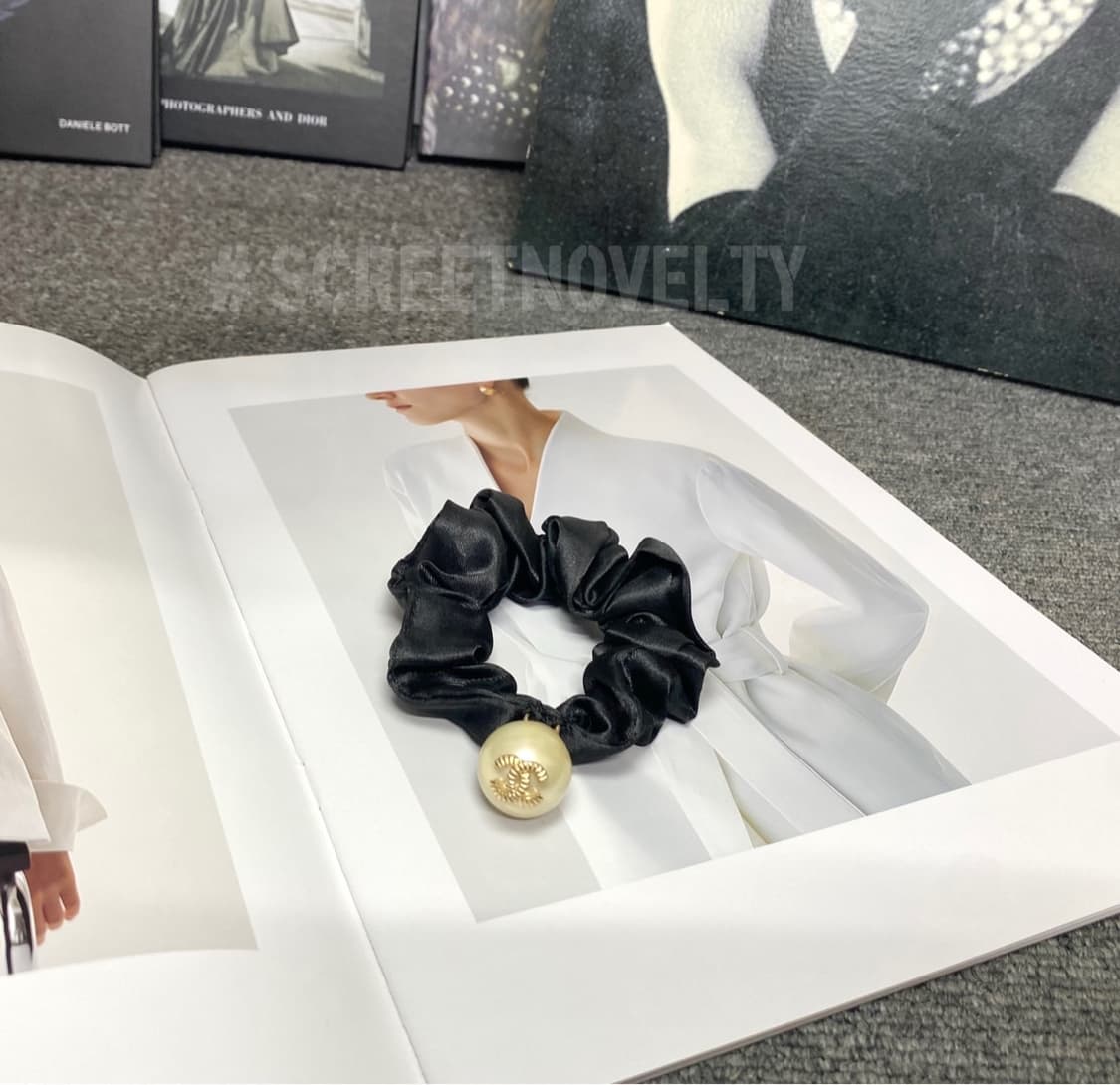 샤넬 진주 CC로고 헤어슈슈 상품이미지2