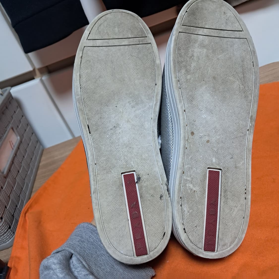 정품 프라다 여성 실버 스니커즈 36.5(230~235) 상품이미지7