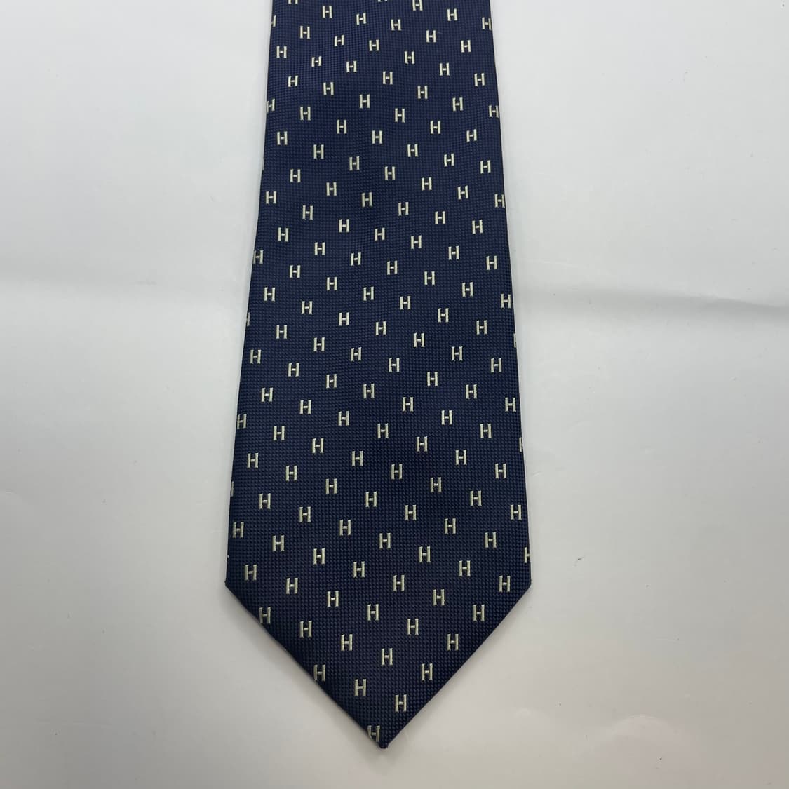 767) 에르메스(HERMES) 패턴 넥타이 로고부분 튿어짐 상품이미지3