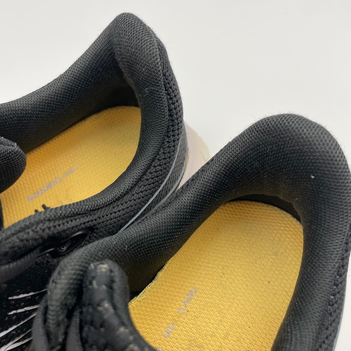 뉴발란스 검정색 여성 운동화 신발 235 상품이미지3