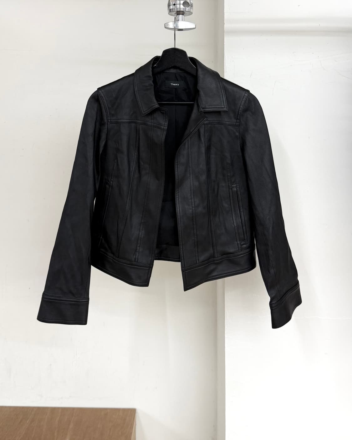 띠어리 블랙 램스킨 레더자켓 상품이미지1