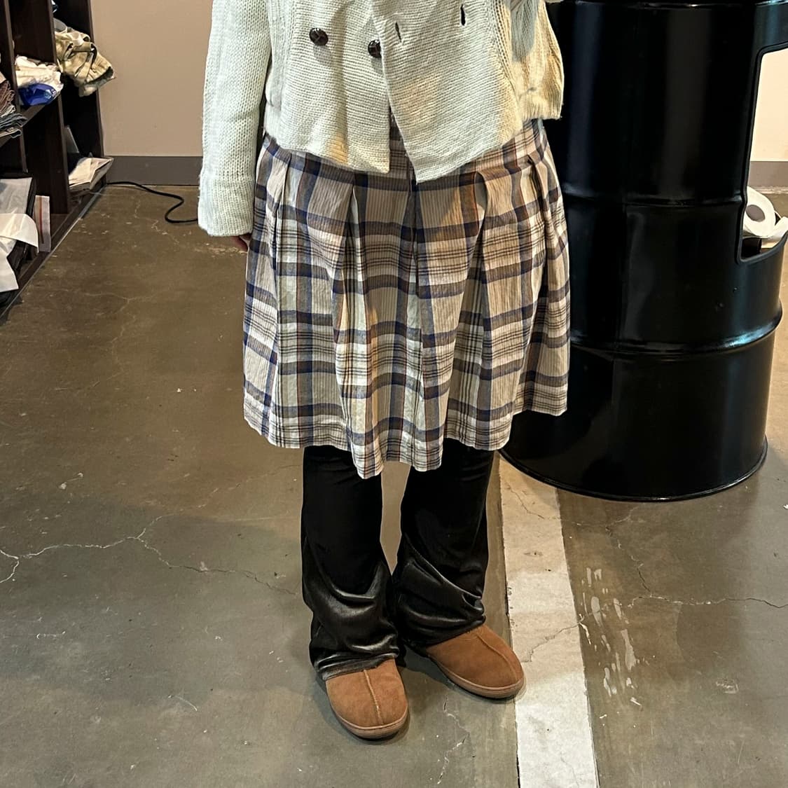 베이지 체크패턴 미디 스커트 상품이미지1