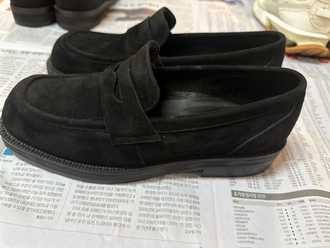 피렌체 아뜨리에 커브라인 스퀘어토 스웨이드 페니로퍼 새상품 판매합니다 상품이미지5