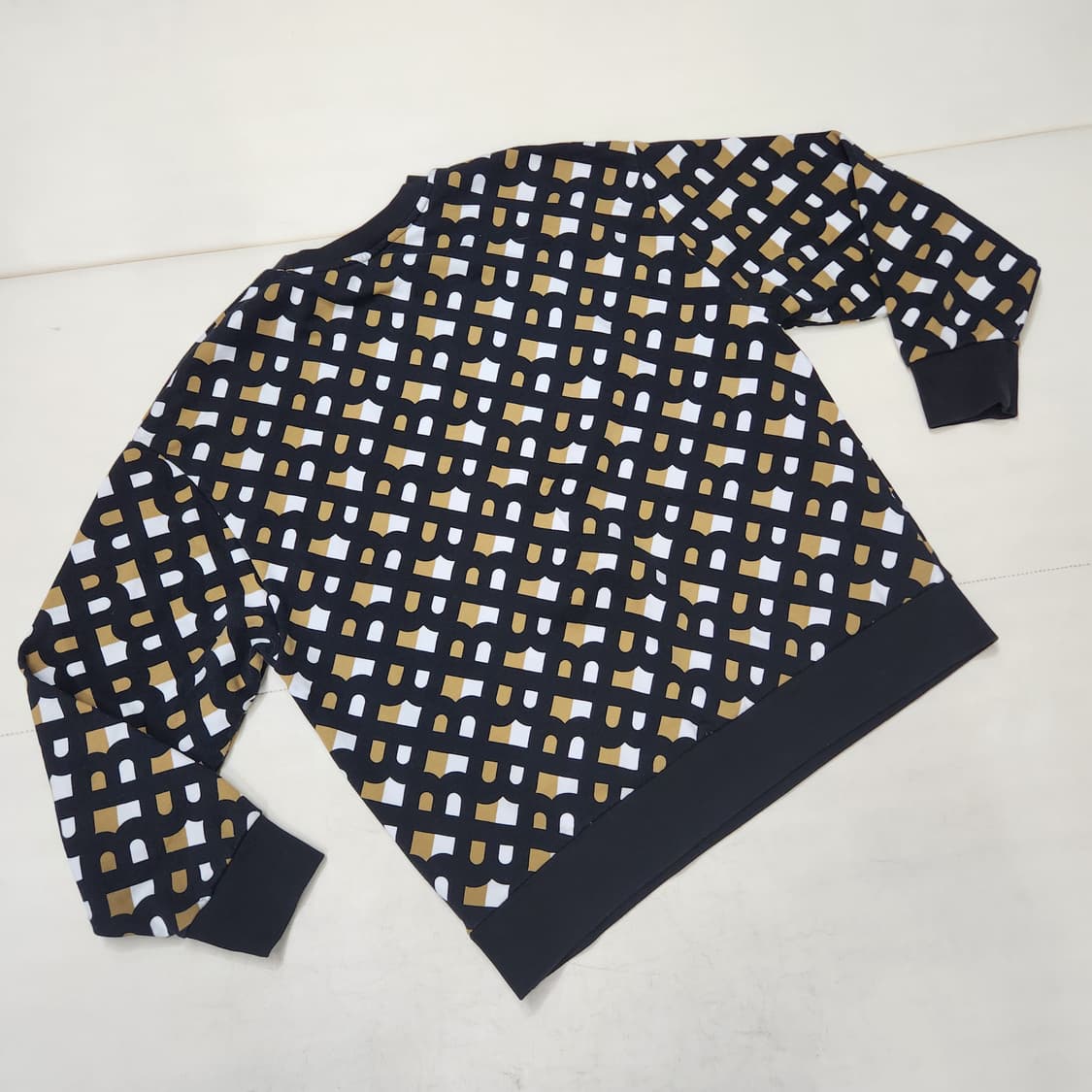 정품 보스 남성 여성 모노그램 맨투맨 티셔츠 XL  상품이미지3