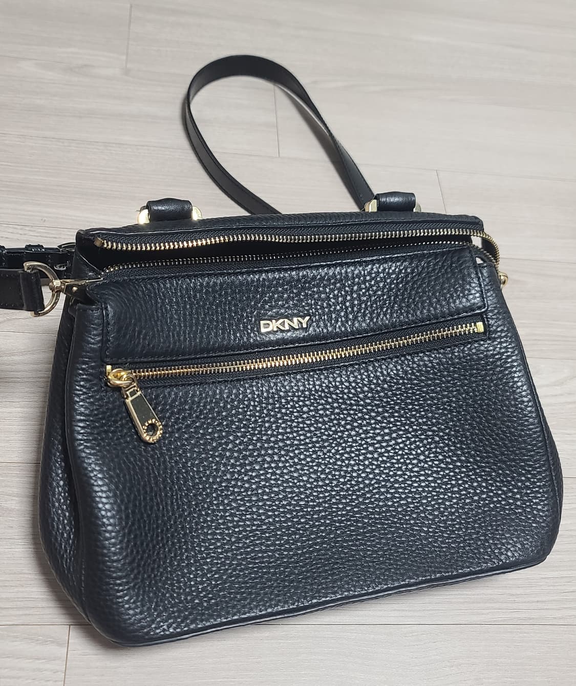 DKNY 크로스백 숄더백 가방 상품이미지1
