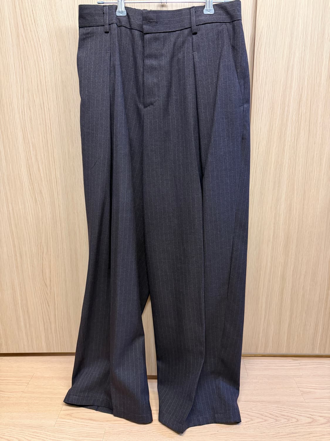 발루트 핀스트라이프 슬랙스 브라운 2 상품이미지2