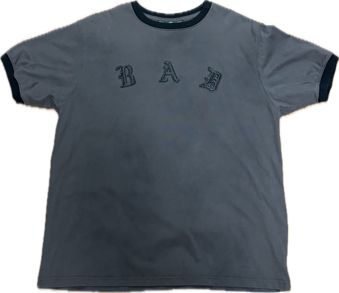 배드블러드 코스모 배드 패치 링거 티셔츠 - 챠콜 상품이미지1