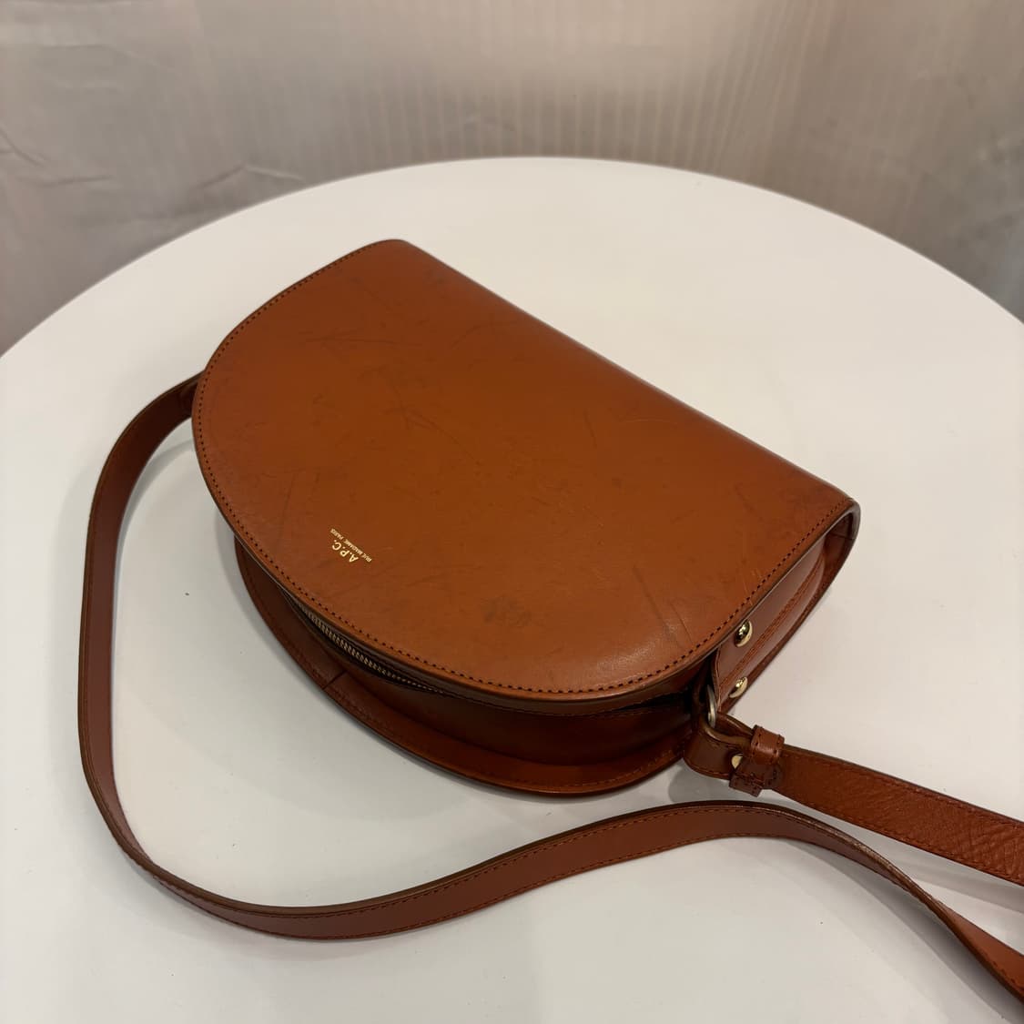 정품 아페쎄 하프문 크로스백     상품이미지6