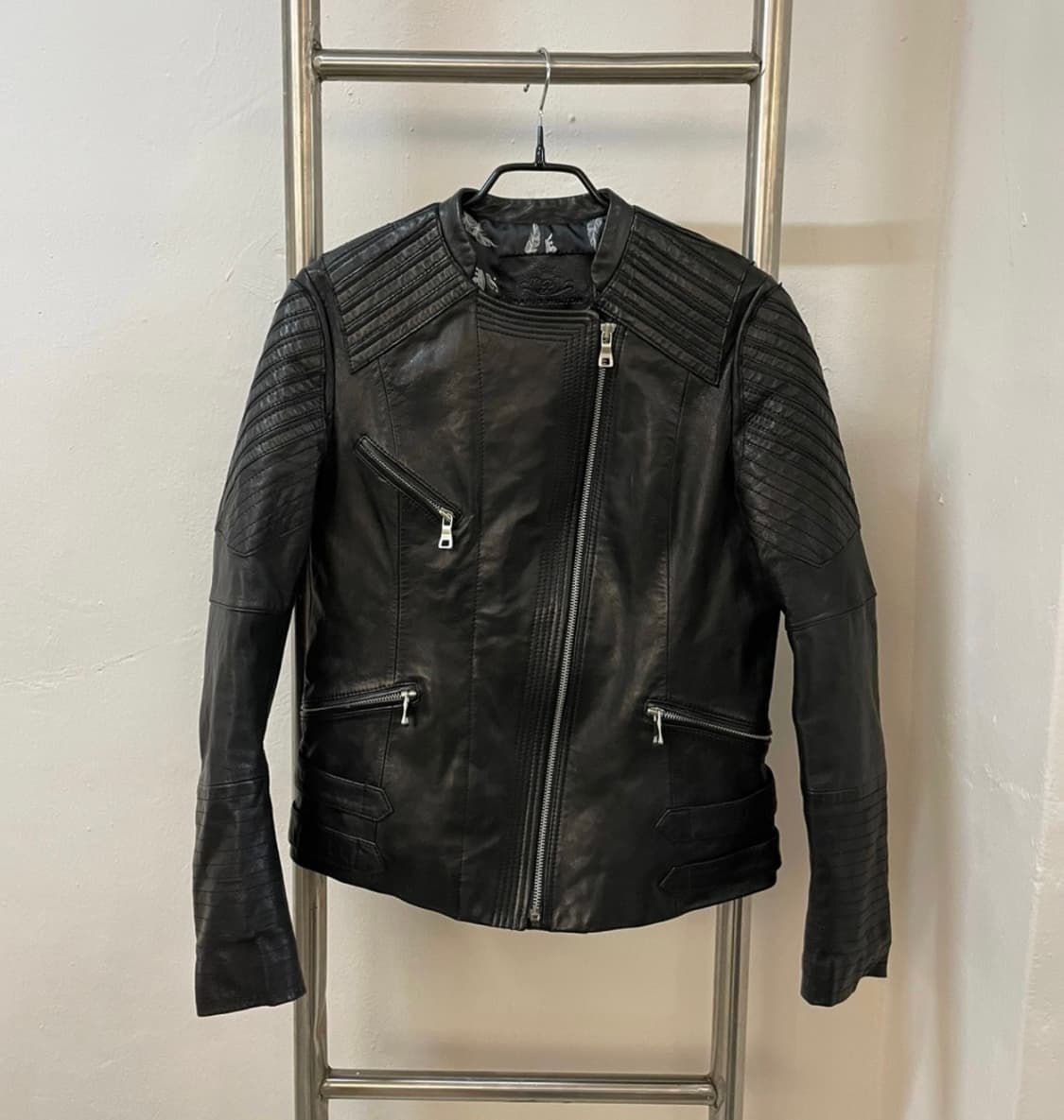 paris hilton leather jk 상품이미지1