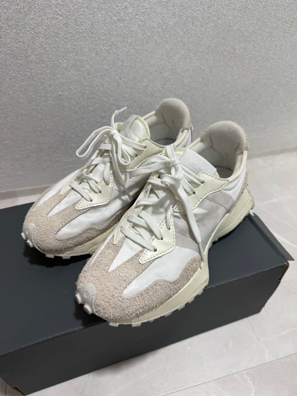 뉴발란스 327 화이트 225 상품이미지1