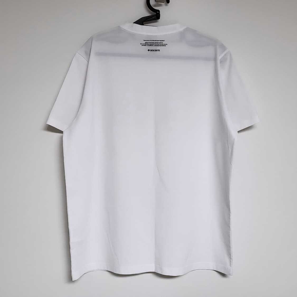 데상트 반팔티  상품이미지2