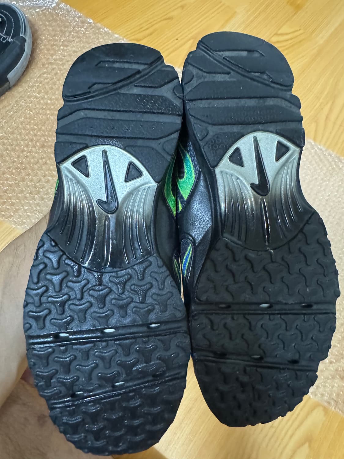 나이키 슈프림 줌 스트릭 스펙트럼 플러스 블랙 270 상품이미지4