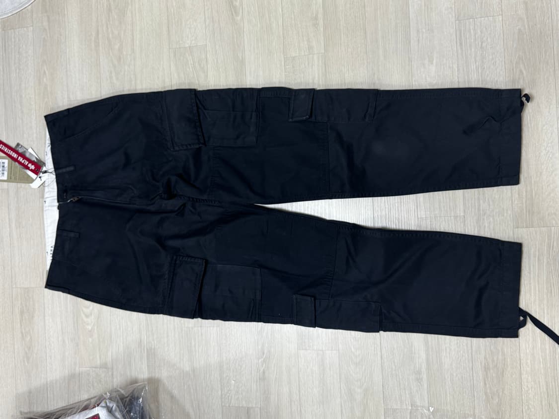 [32x32] 새상품 알파인더스트리 ACU 블랙 카고 바지 상품이미지5