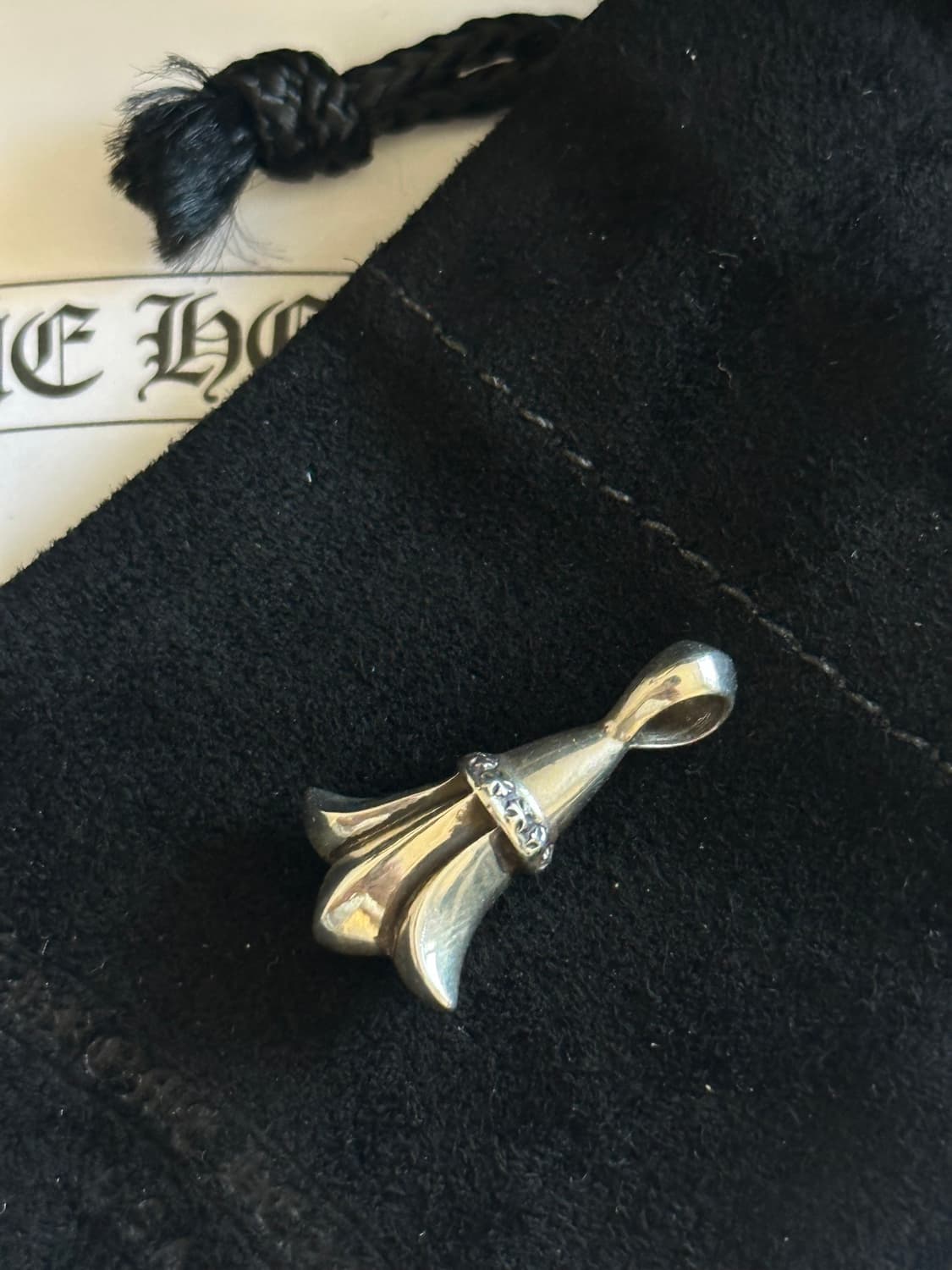 [OS] 크롬하츠 Chrome Hearts 크로스 테일 참 실버 팬던트 상품이미지1