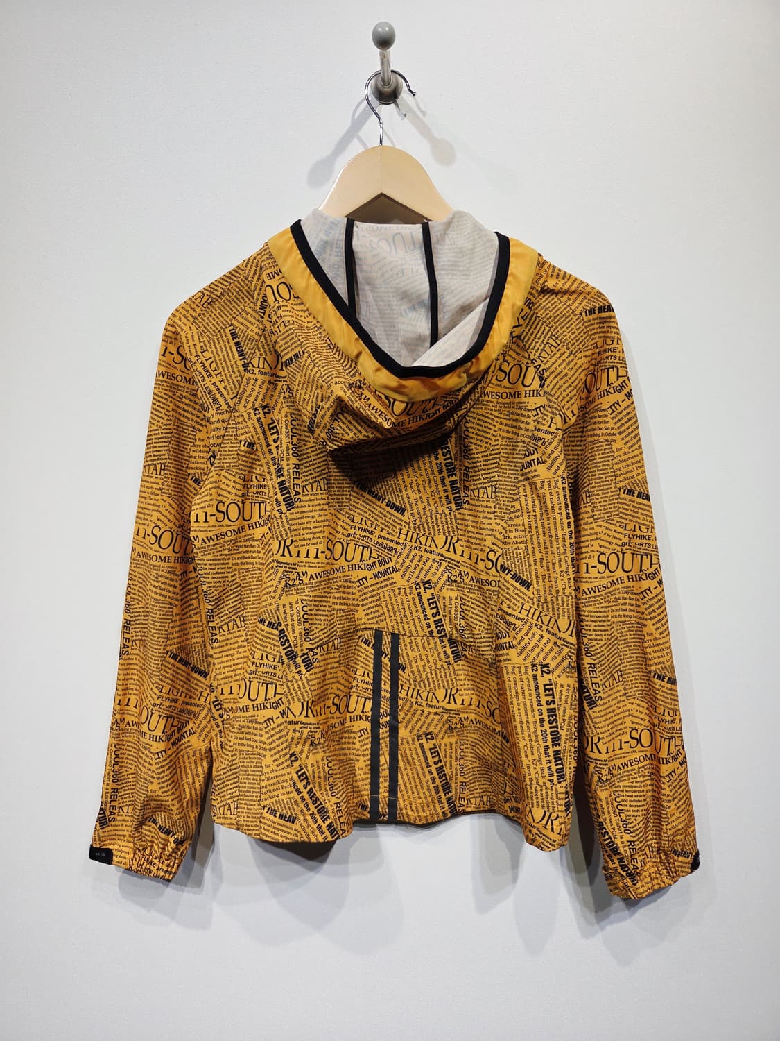 K2 뉴스페이퍼 프린팅 바람막이 후드 자켓_90 상품이미지5