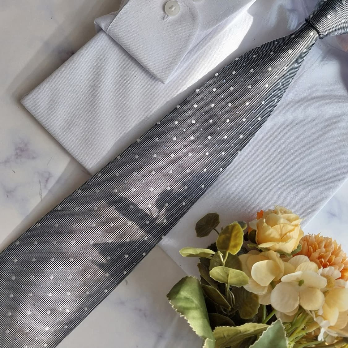 꾸레쥬 실크 그레이 도트 패턴 넥타이 9.2cm A+~A등급 K2353
 상품이미지7