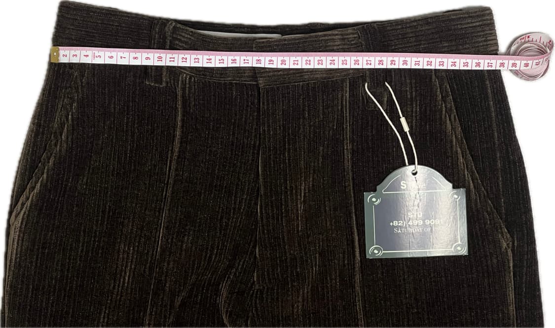 [S]STU 22FW 플레어 코듀로이 팬츠 브라운 룩북 모델용 샘플추정 상품이미지5