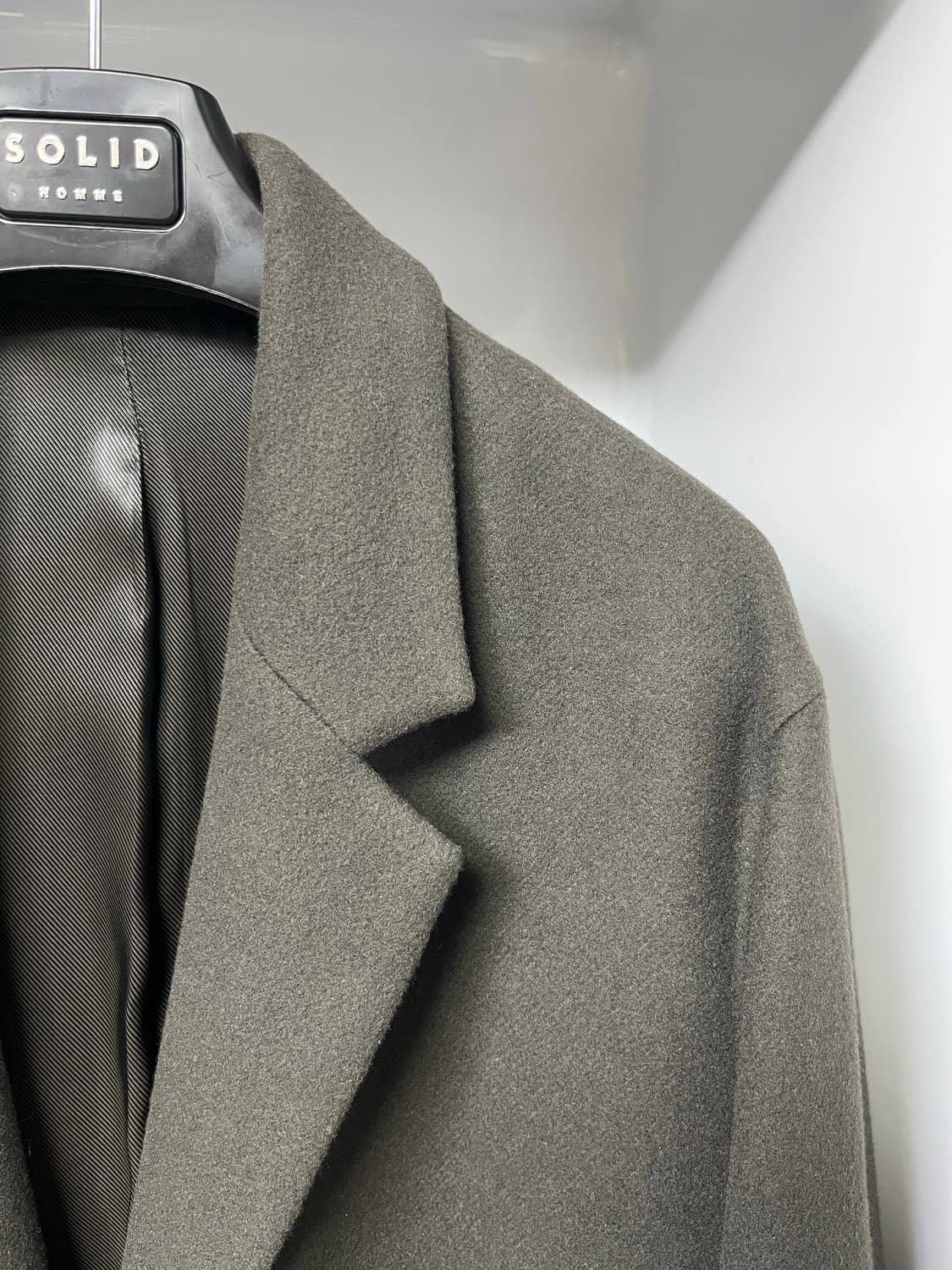 솔리드옴므 23fw 다크그레이 캐시미어 핸드메이드 코트 48사이즈 상품이미지3